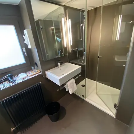 Lestelle - Self Check-in Hotel